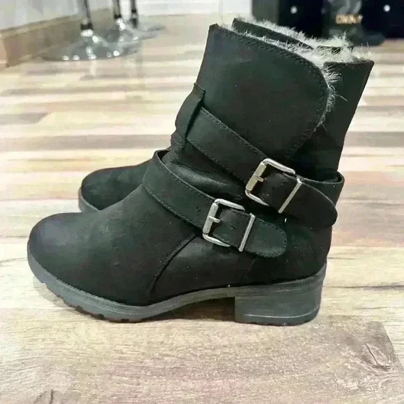 Size 9 White Mt Boots - Picture 2 of 5